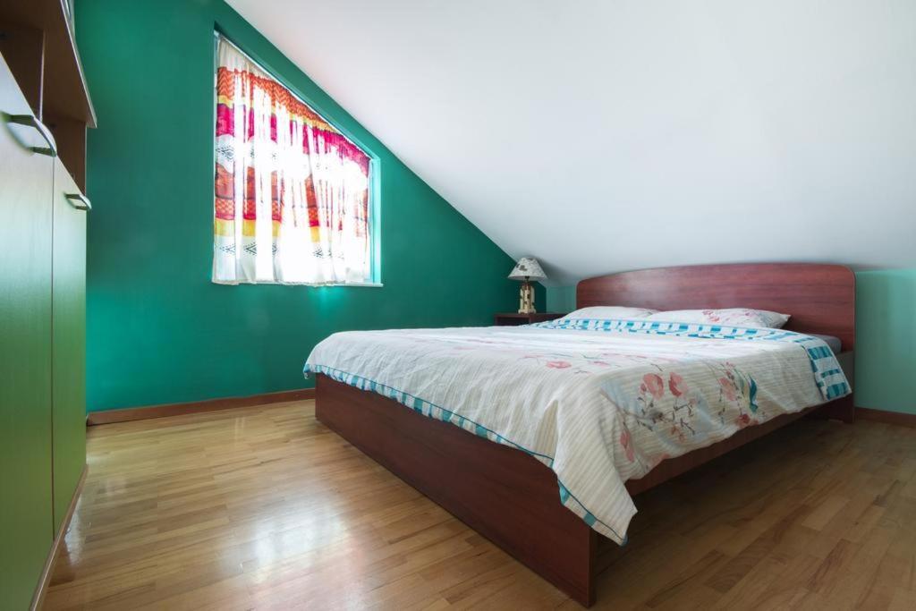 אוהריד Golden Age Hostel מראה חיצוני תמונה
