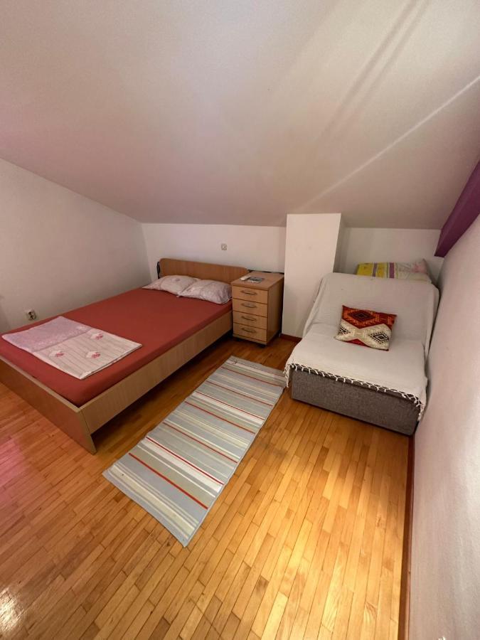 אוהריד Golden Age Hostel מראה חיצוני תמונה